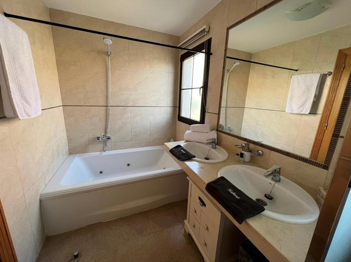 Villa Eva - New To The Market, Fully Refurbished Licensed Villa - Private Pool Caleta De Fuste Exteriör bild
